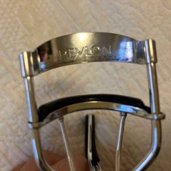 Kiss True Volume Eyelashes in "Ritzy" NWT and NIB and Revlon Eyelash Curler - Picture 5 of 5